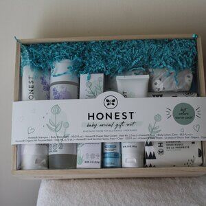 HONEST COMPANY BABY ARRIVAL GIFT SET-7 PIECES